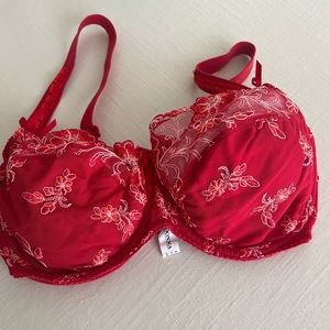 Prima Donna, red lace bra